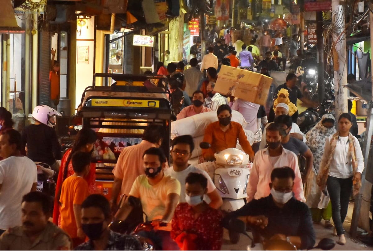 Gorakhpur night curfew first day Silence on streets due to Police guarding