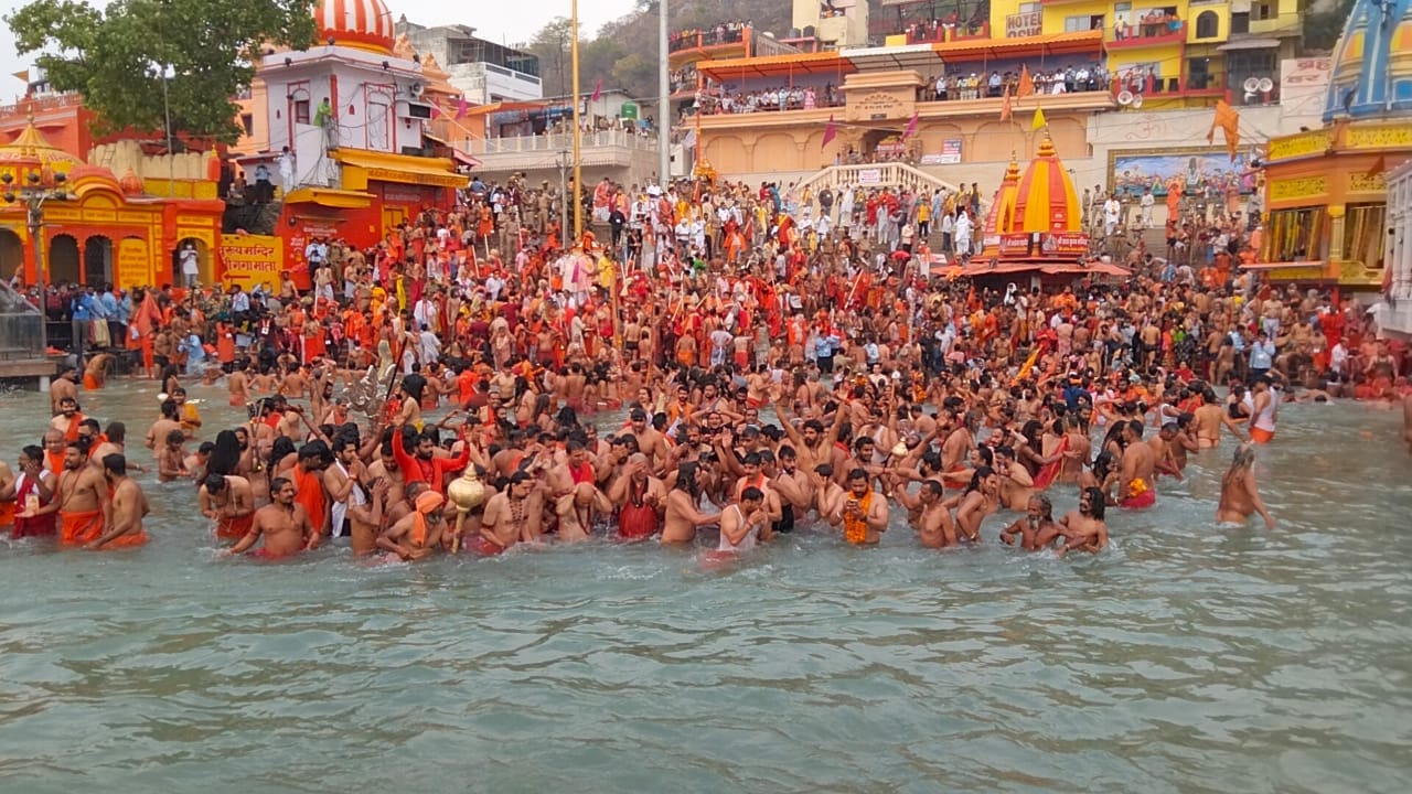 Haridwar Kumbh Mela 2021 : dispute on kumbh time between sanyasi and bairagi akharas since long time