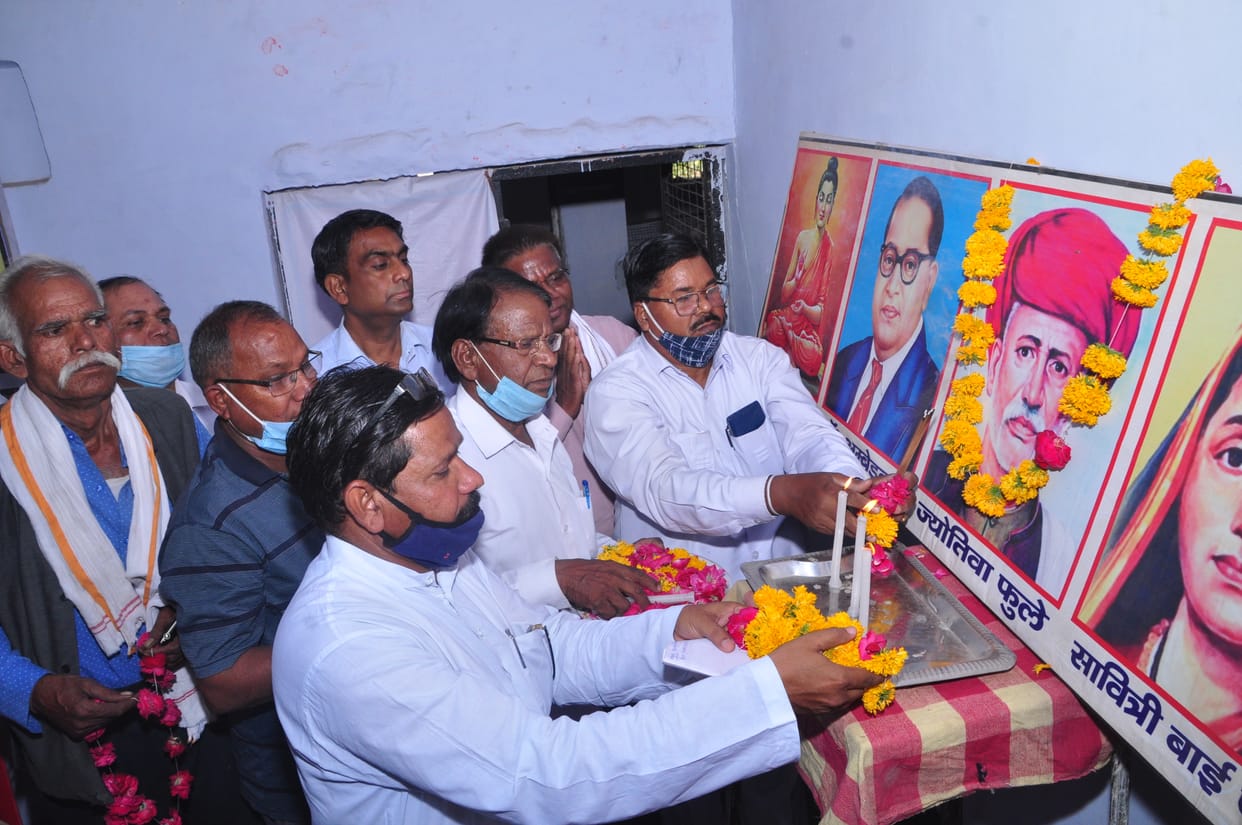 mahatma jyotiba fule ki jaynti manayi