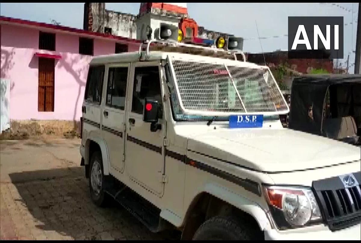 Chitrakoot naya gaon locals attacks police while trying to impose weekend lockdown