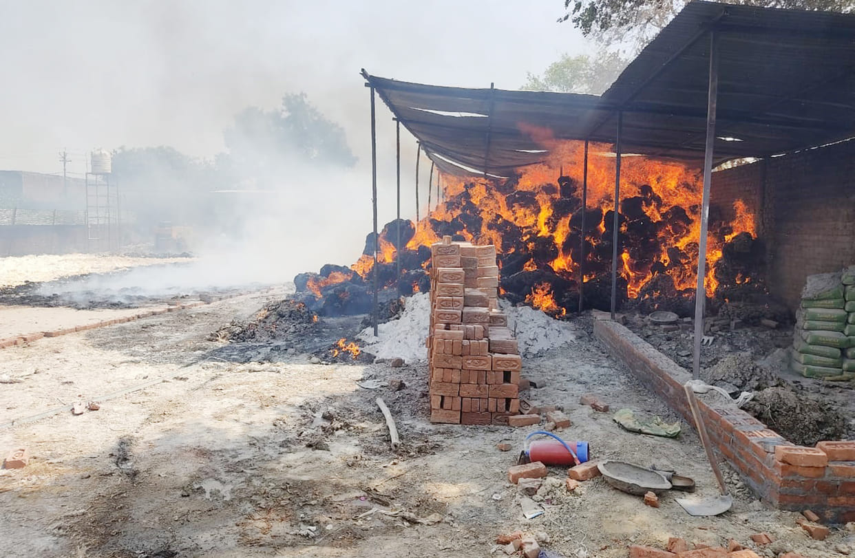 Fire in cotton warehouse, loss of millions