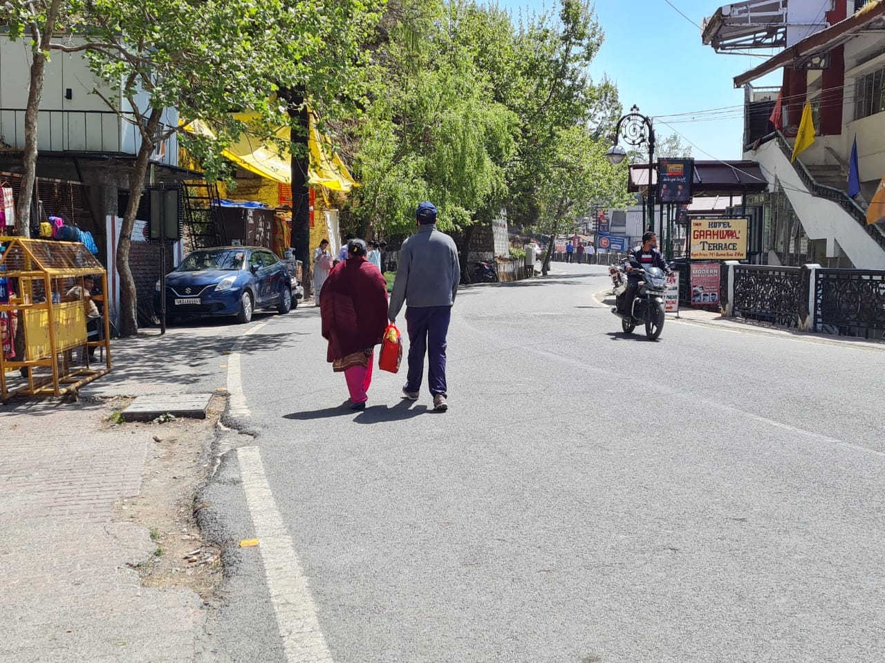 coronavirus in uttarakhand latest news : mussoorie roads and hotel empty