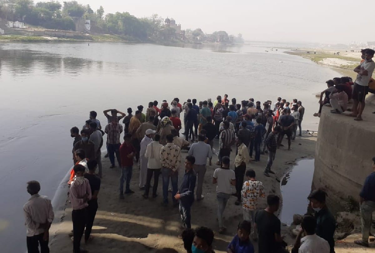 three friends drowned while taking a bath in Yamuna in Agra
