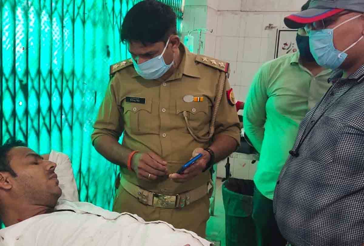 Orai: gangster shot in police encounter, hospitalized