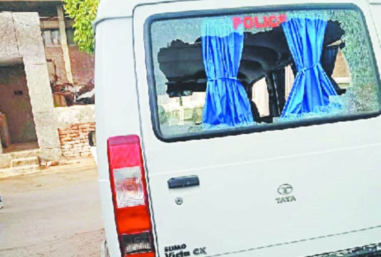 Liquor smuggler attacked on Police team in Abohar of Punjab