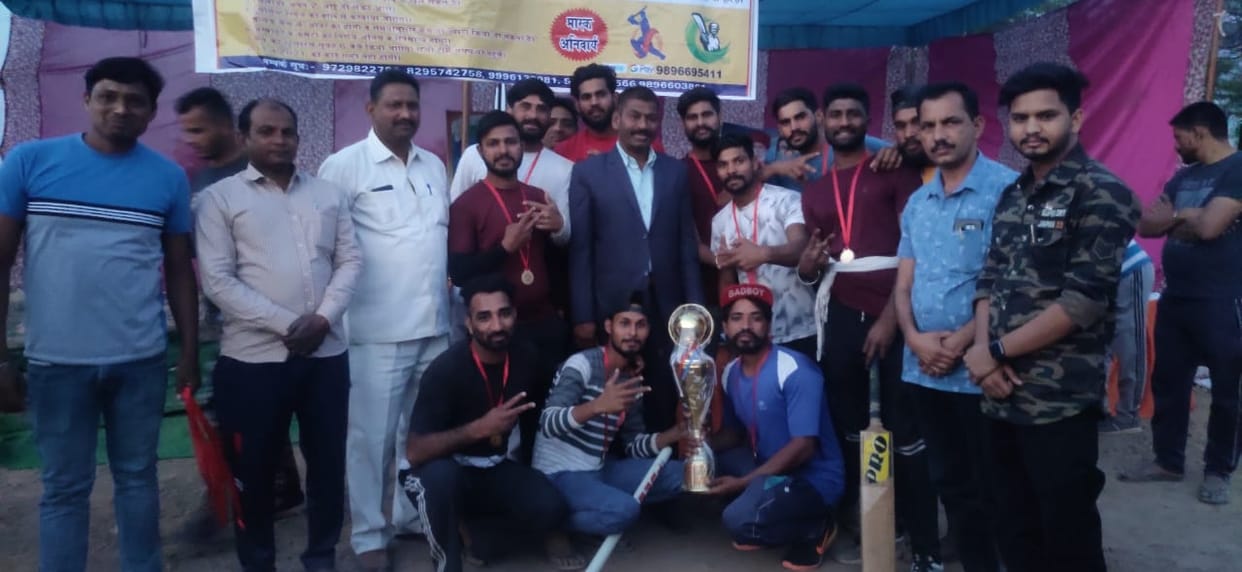 Cricket tournament: Natwal team defeated Sunderpur team and captured the trophy