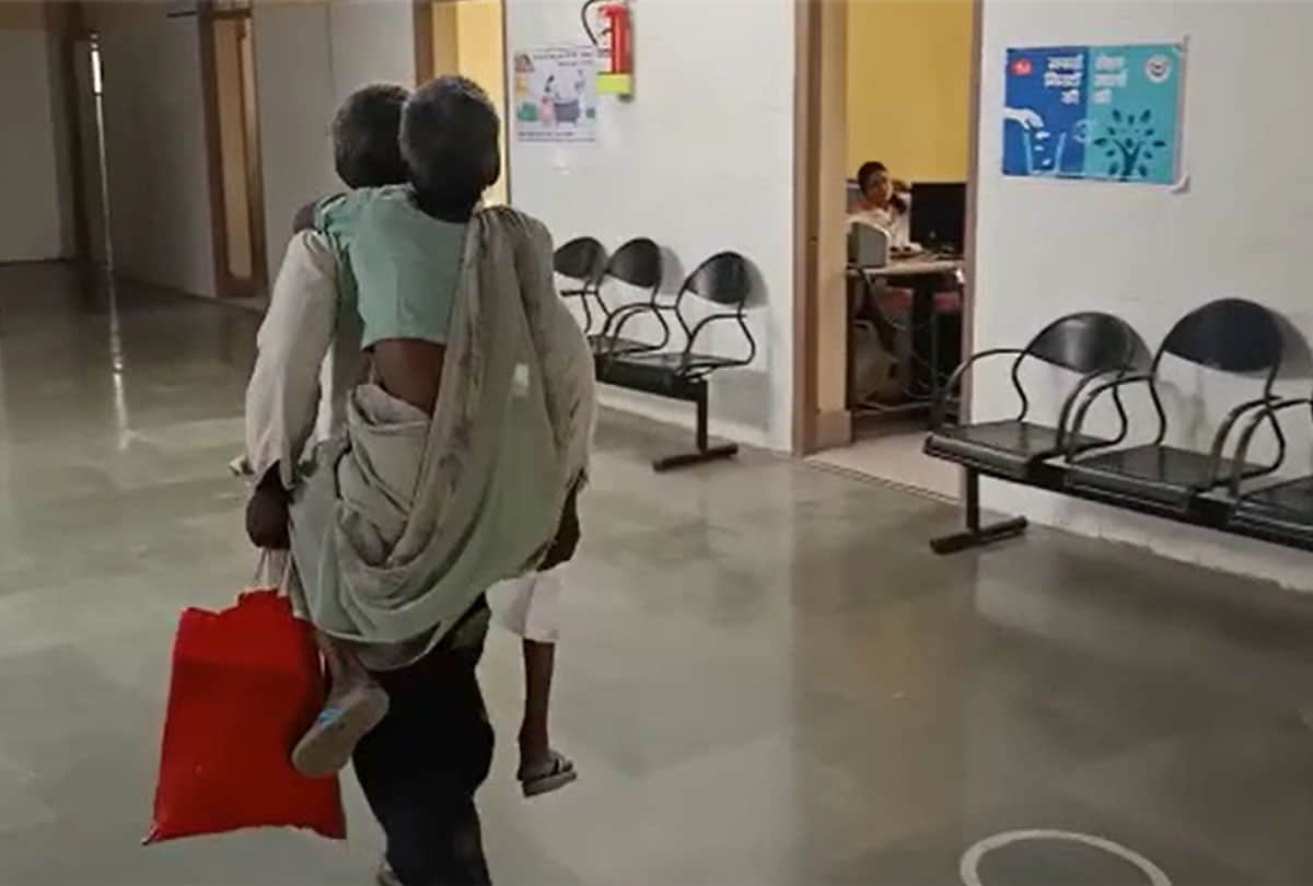 UP: 80-year-old woman did not get wheel chair in kannauj district hospital
