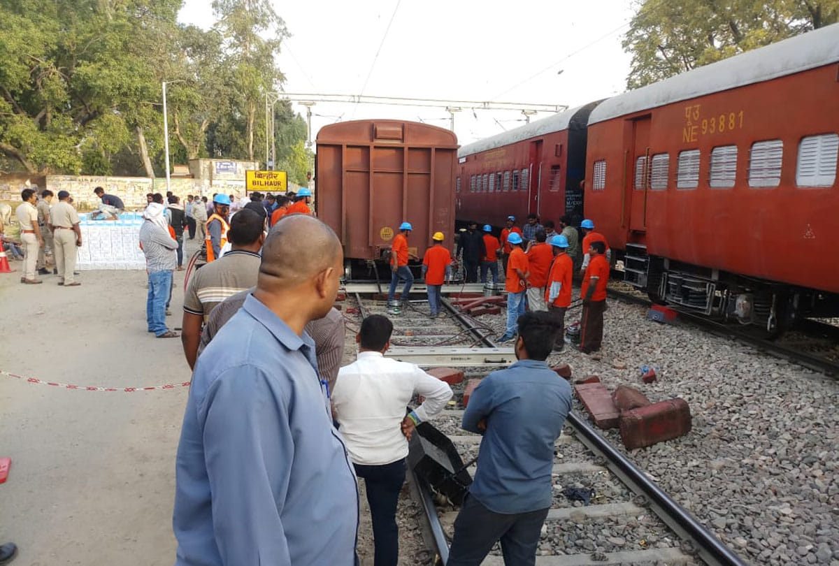 goods train derailed at Bilhaur railway station