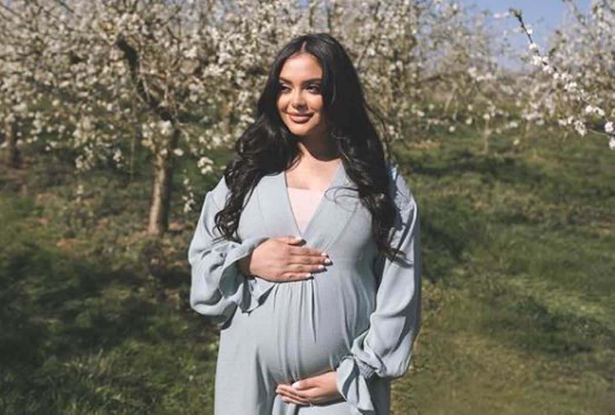 Harry Potter fame afshan azad share a photo with baby bump told fans about good news
