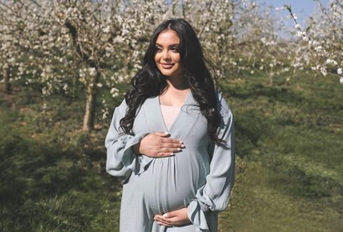 Harry Potter fame afshan azad share a photo with baby bump told fans about good news