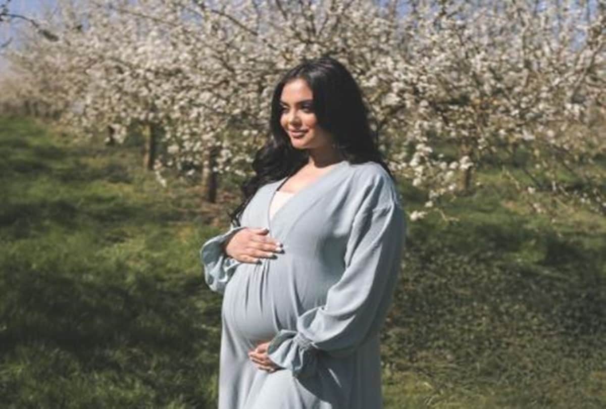 Harry Potter fame afshan azad share a photo with baby bump told fans about good news