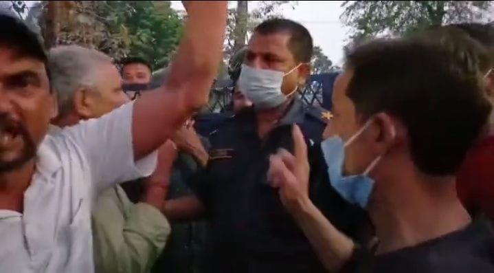 Ruckus in Brahmadev of Nepal by stopping devotees on the border