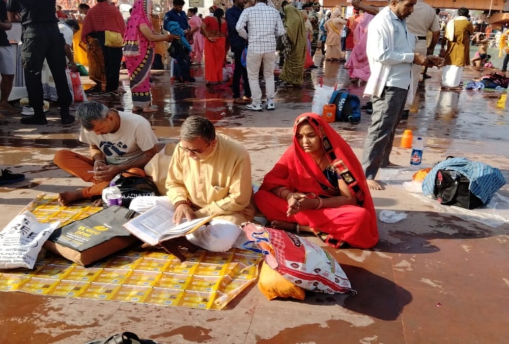 Chaitra Navratri And Hindu New year 2021: Heavy Crowd in Temples and Ganga Ghat For Snan Photos
