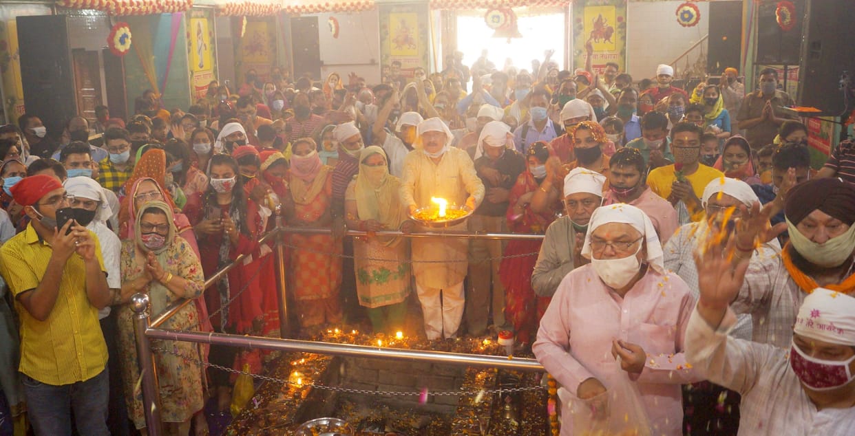 Crowds in temples to visit Maa Shailputri