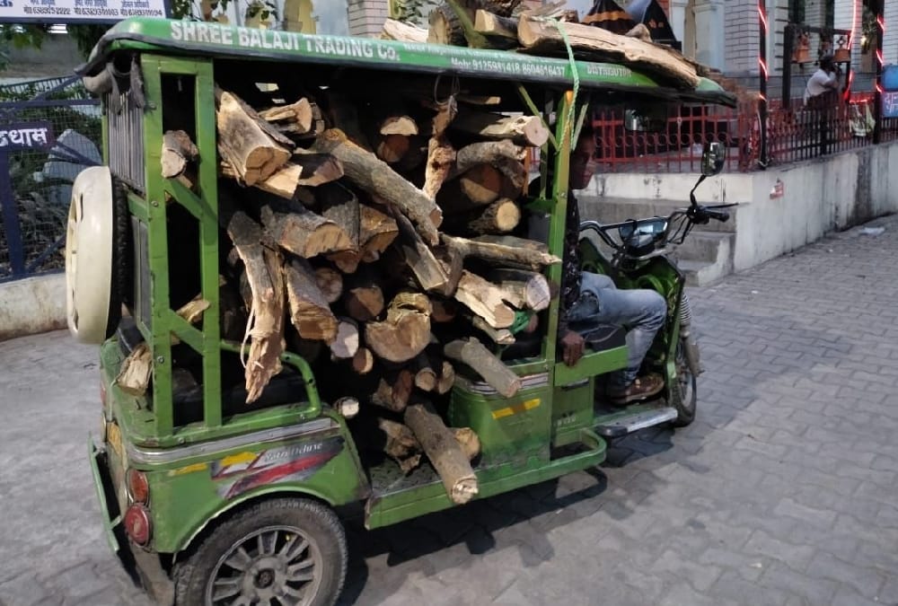 There is no place for cremation in Baikunthdham in Lucknow.