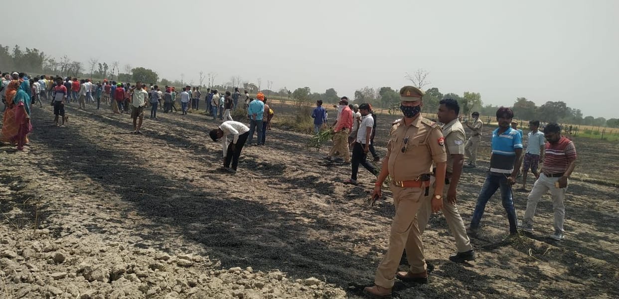 Two houses burnt by short circuit, 27 bigha wheat ash from spark