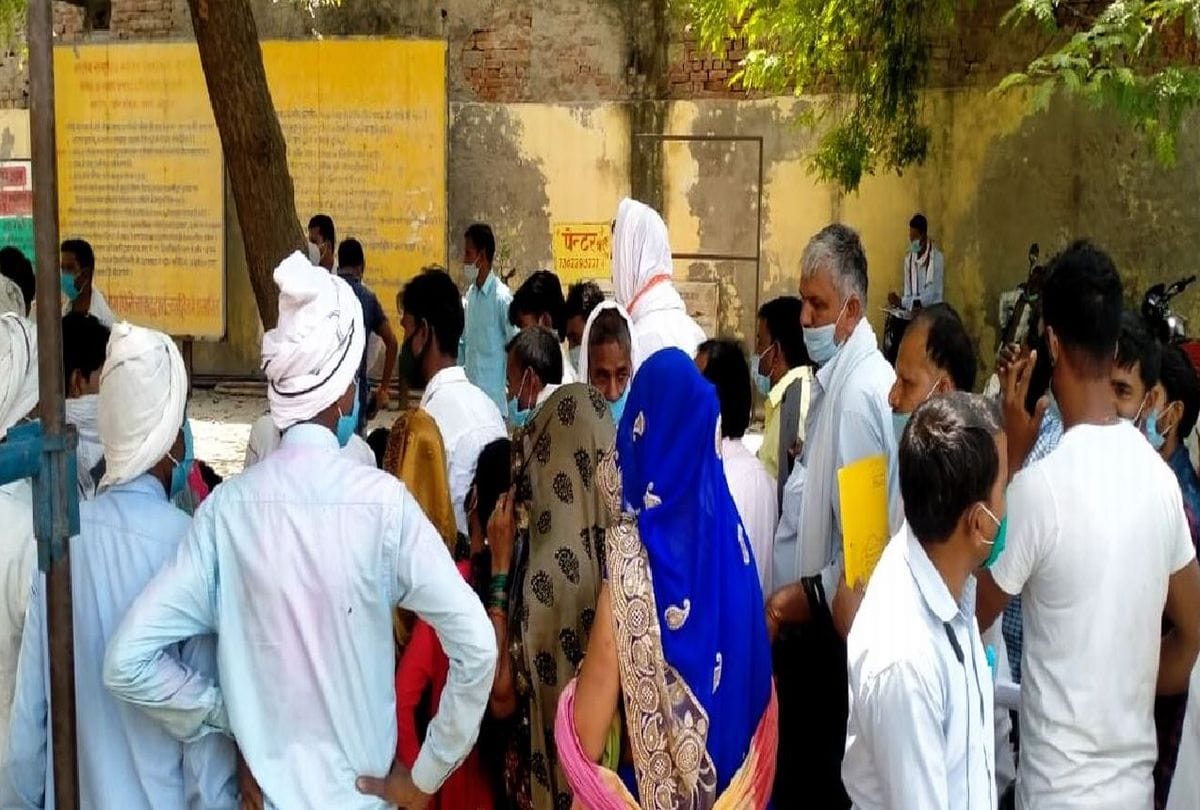 Up Panchayat Chunav 2021: Nomination In Firozabad By Candidate Of Panchayat Elections