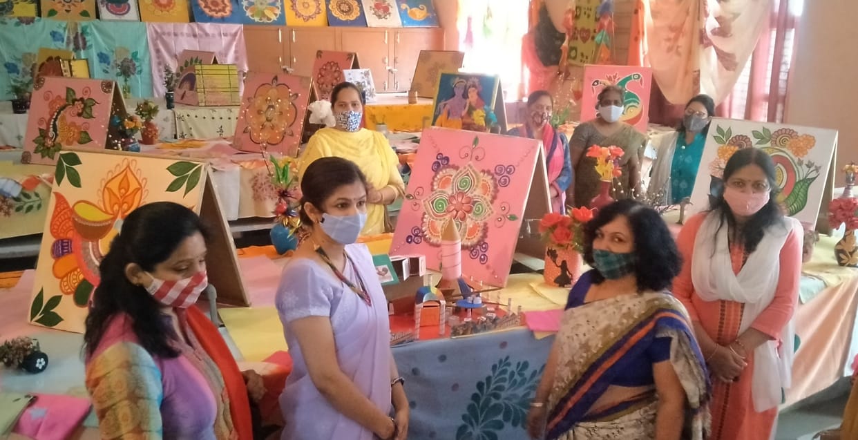 The art exhibition of the girls was appreciated