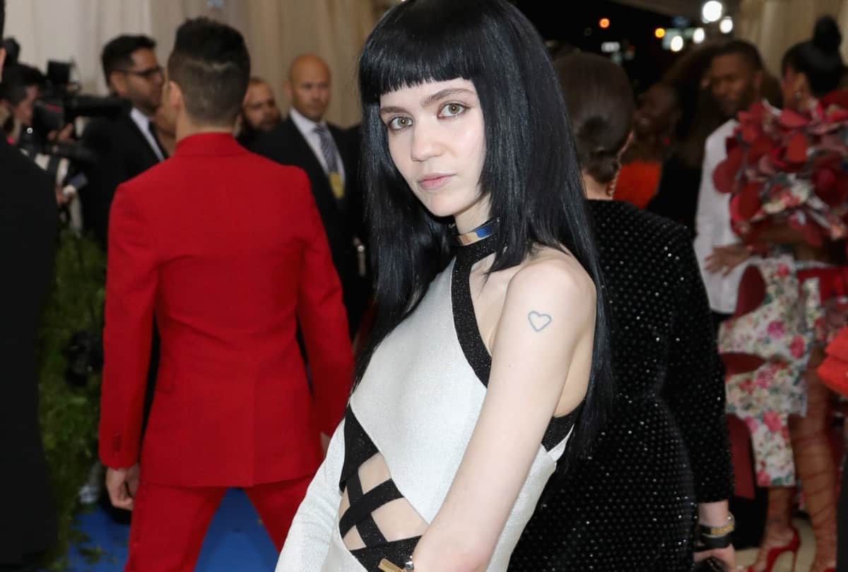 Elon Musk Girlfriend Grimes Shares Topless Photo Flaunts New Alien Scar Tattoo