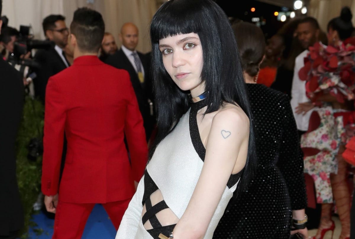 Elon Musk Girlfriend Grimes Shares Topless Photo Flaunts New Alien Scar Tattoo