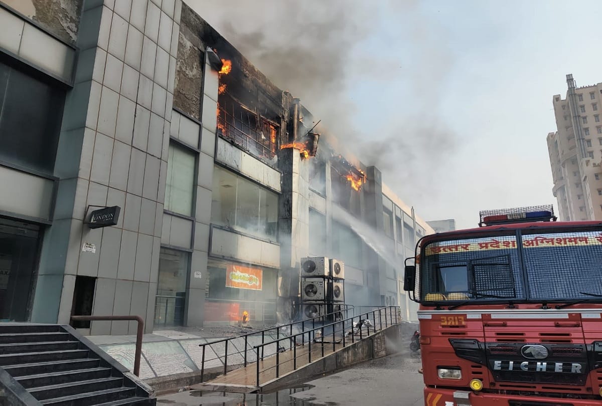 Fire on the top floor of Jaipuria Mall at Ghaziabad