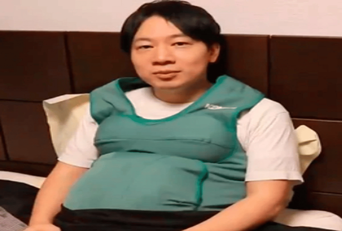 japanese leaders go around town wearing heavy jacket to understand pregnancy pain