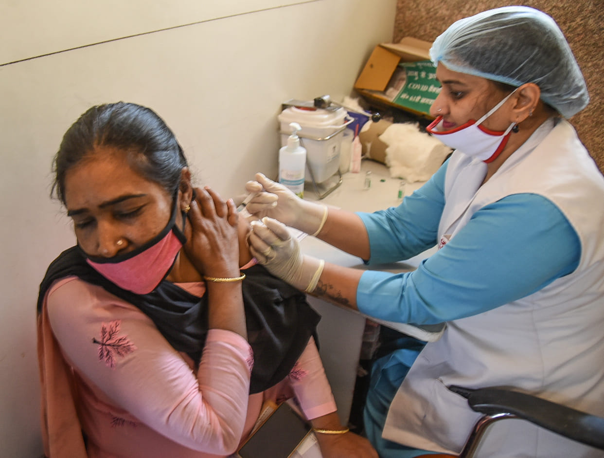 3792 people get vaccinated in 37 centers in Panchkula, crowds more than private centers in government centers
