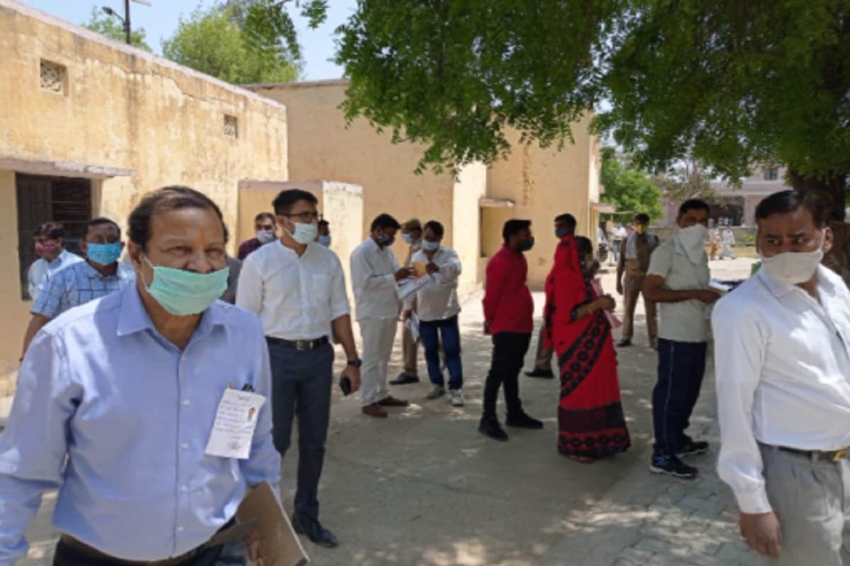 Panchayat Chunav 2021: Two candidates have been found to be Corona positive during enrollment in Meerut