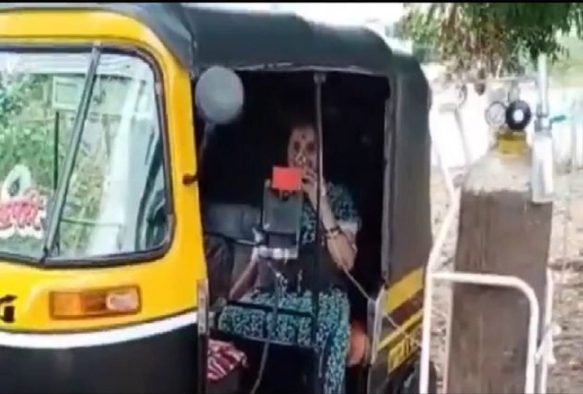 Outcry in maharashtra: no place in hospitals, auto built icu, elderly lady put oxygen cylinder there