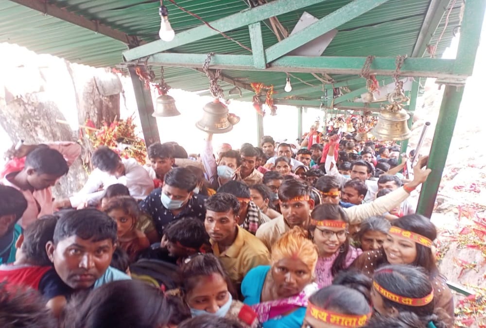 Chaitra Navratri And Hindu New year 2021: Heavy Crowd in Temples and Ganga Ghat For Snan Photos