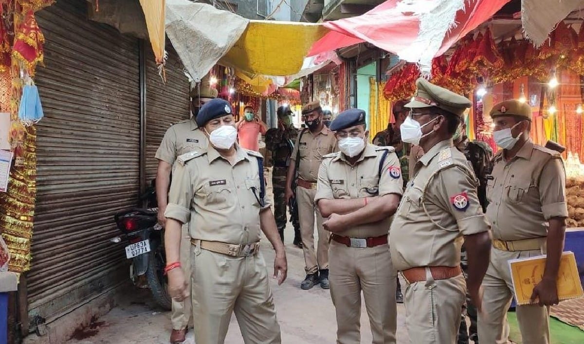 devotees reached and visit maa vindhyavasini mandir worshiped at first navratri in mirzapur