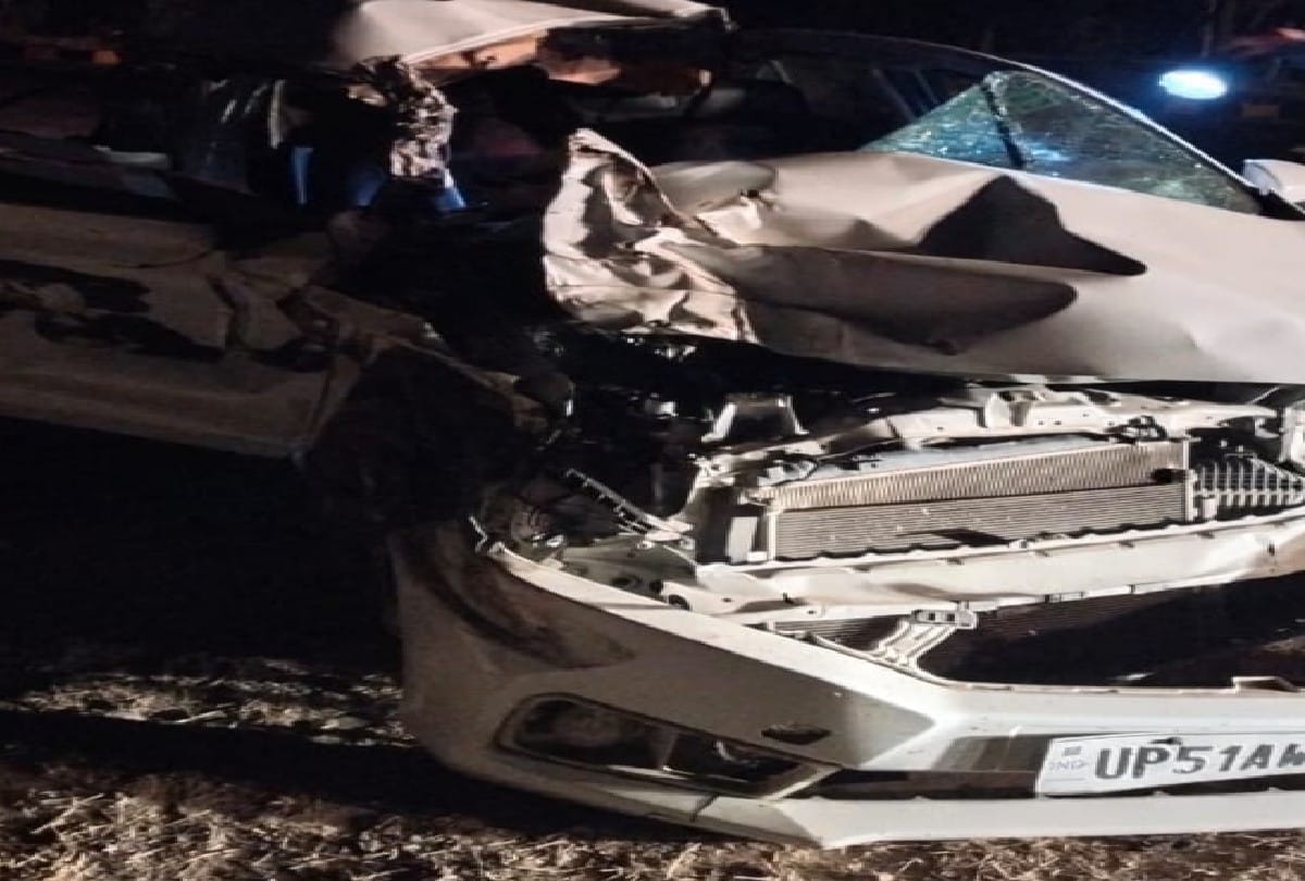 two person dies after car overturned on yamuna expressway in mathura