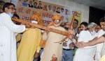 पंचायत भवन में आयोजित कार्यक्रम में भाजपा प्रदेशाध्यक्ष ओपी धनखड़ व कृषिमंत्री जेपी दलाल को हल ?