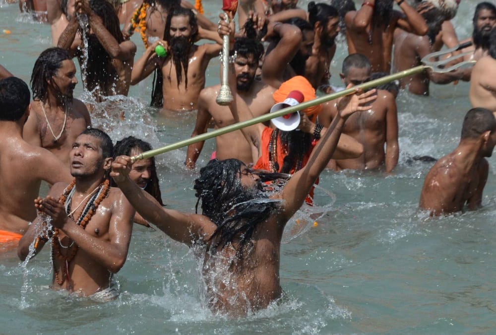 Haridwar Maha kumbh 2021 :  More Than 13 Lakh Devotees Took Holy Dip into Ganga Today During Corona Fear Photos
