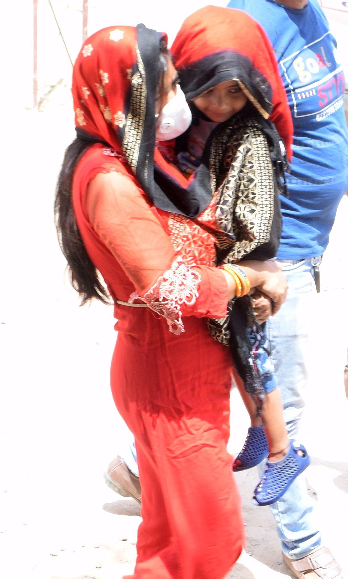 Children on lap and training responsibility