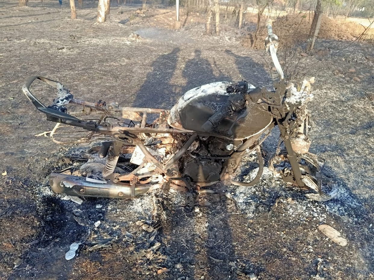 Bike and scooty burned by bushes in Mundkhar