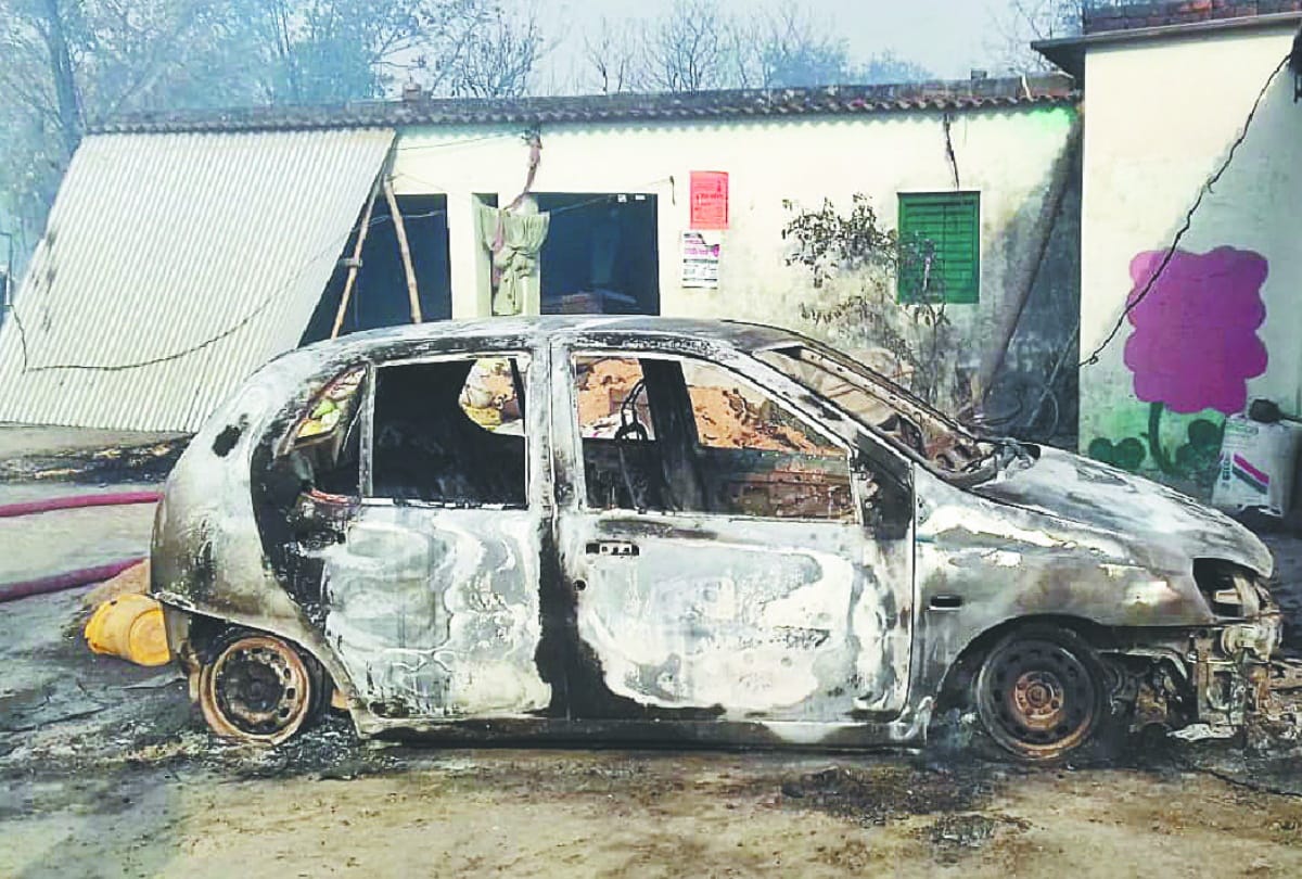 Fire in many houses burnt and woman died at gorakhpur