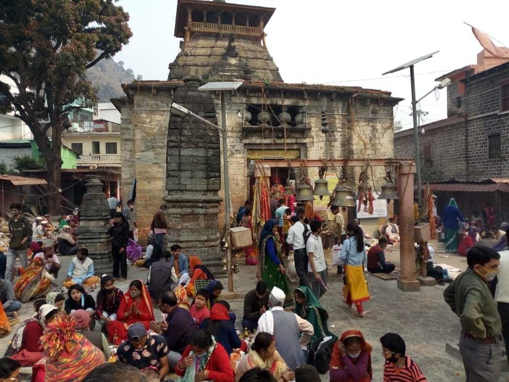 crowds arrived in temples on Second Navaratri