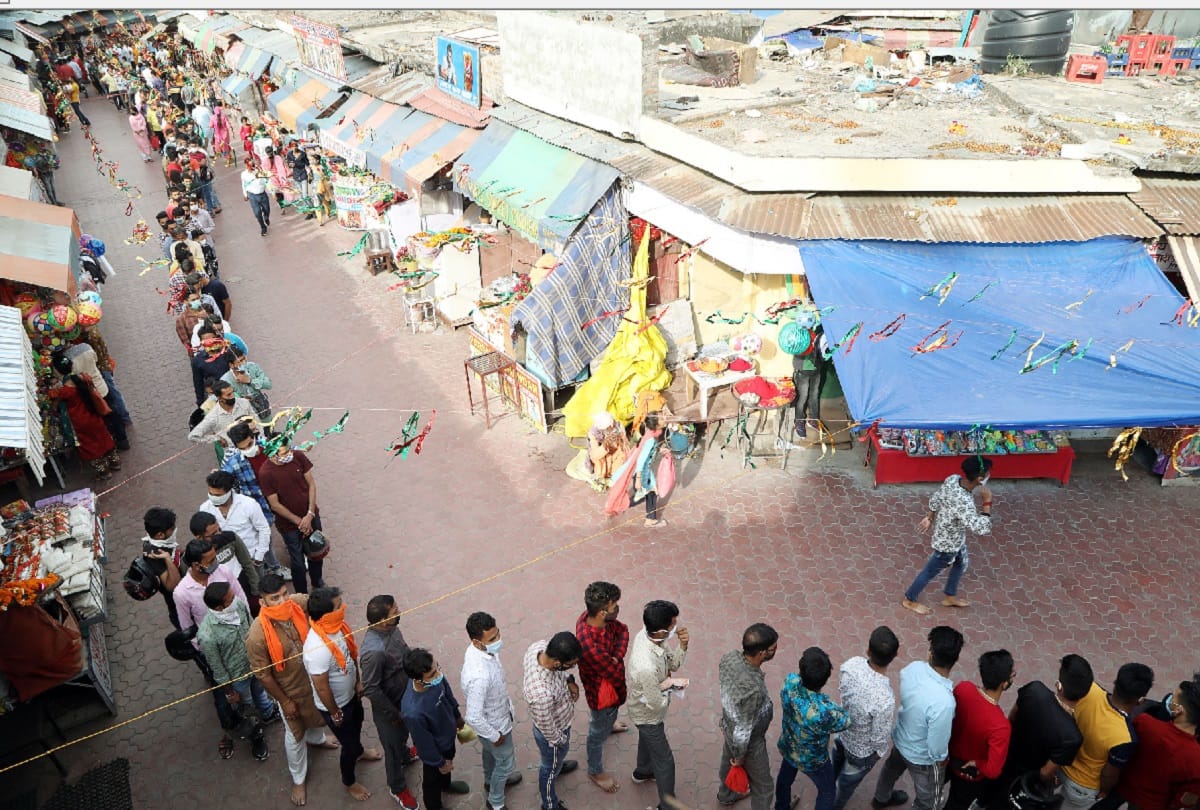 devotees have to wait for hours for mata bawe walli's darshan