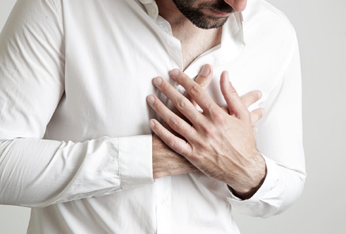 pain during coughing and sneezing causes in hindi, know pleurisy causes and symptoms