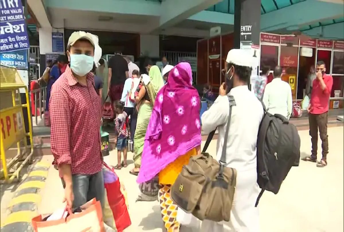 Railways stations, shops in Mumbai see crowding after curfew in  Maharashtra to curb Covid19