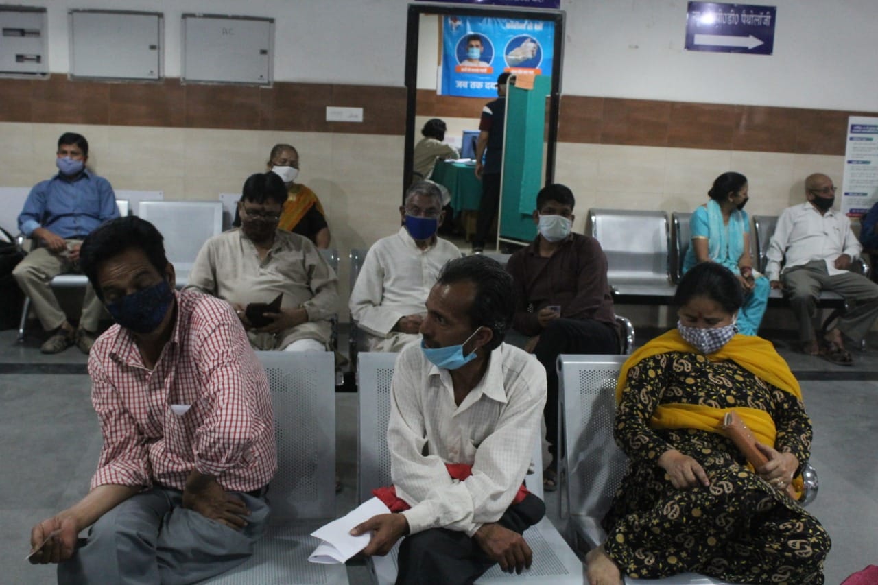 coronavirus in uttarakhand latest news : woman get injured but due to fear of corona medical staff did not touch her
