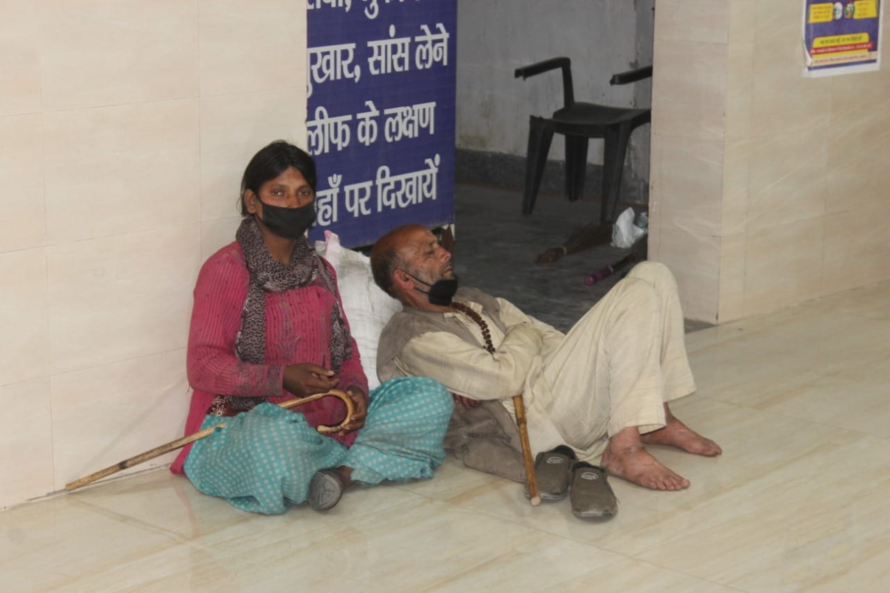 coronavirus in uttarakhand latest news : woman get injured but due to fear of corona medical staff did not touch her