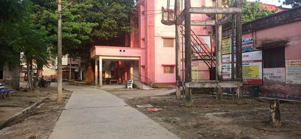 rudrapur ke aadha darjan vaardon mein pahuncha korona