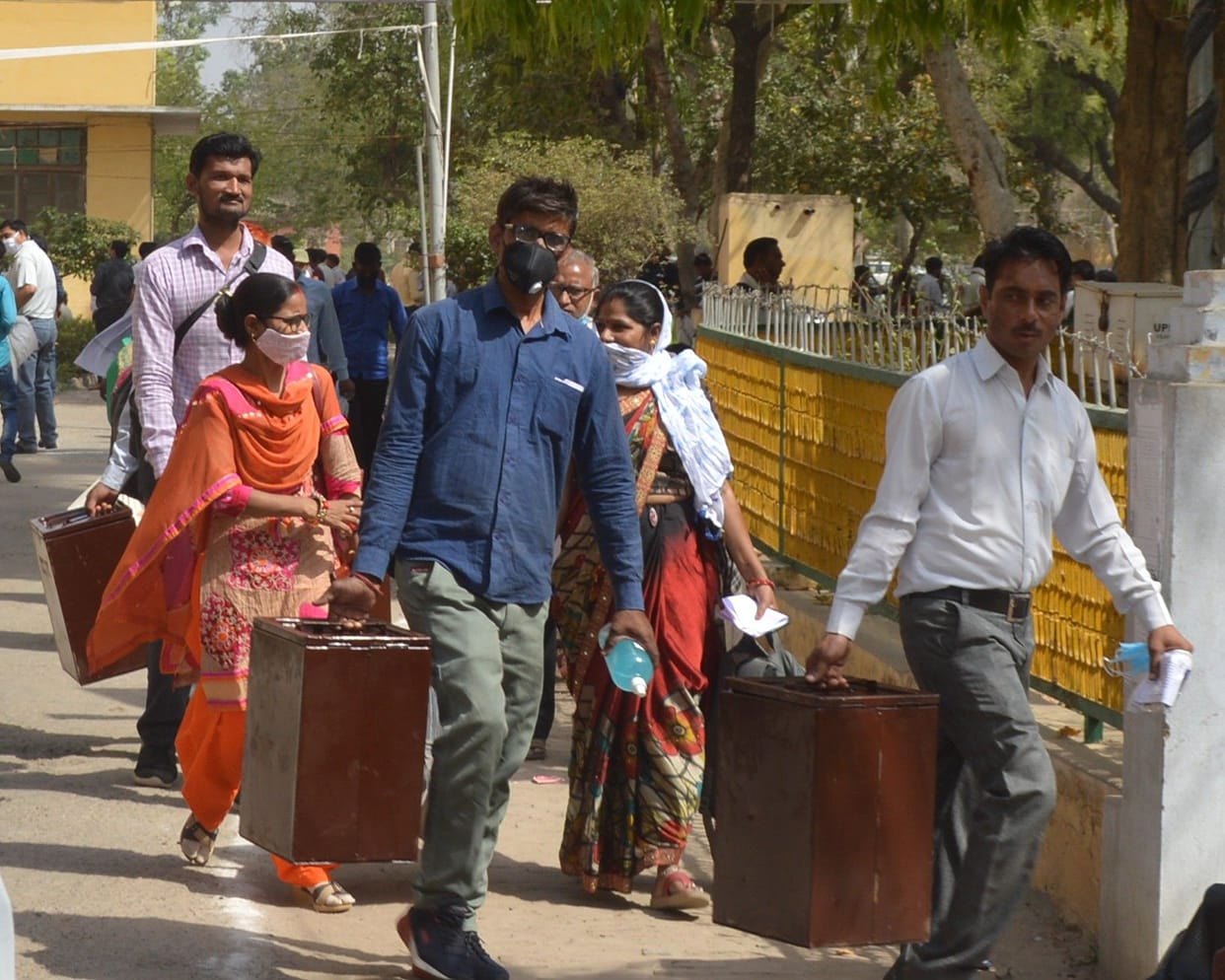 Hathras: Polling for panchayat elections today, 1636 polling parties reached booths