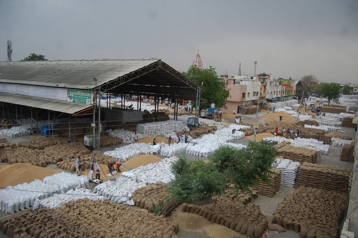 heat lying in the open due to lack of lift, worries of farmers