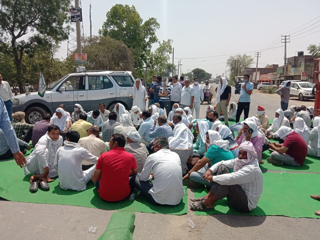 farmer protest due to not lifting of wheat