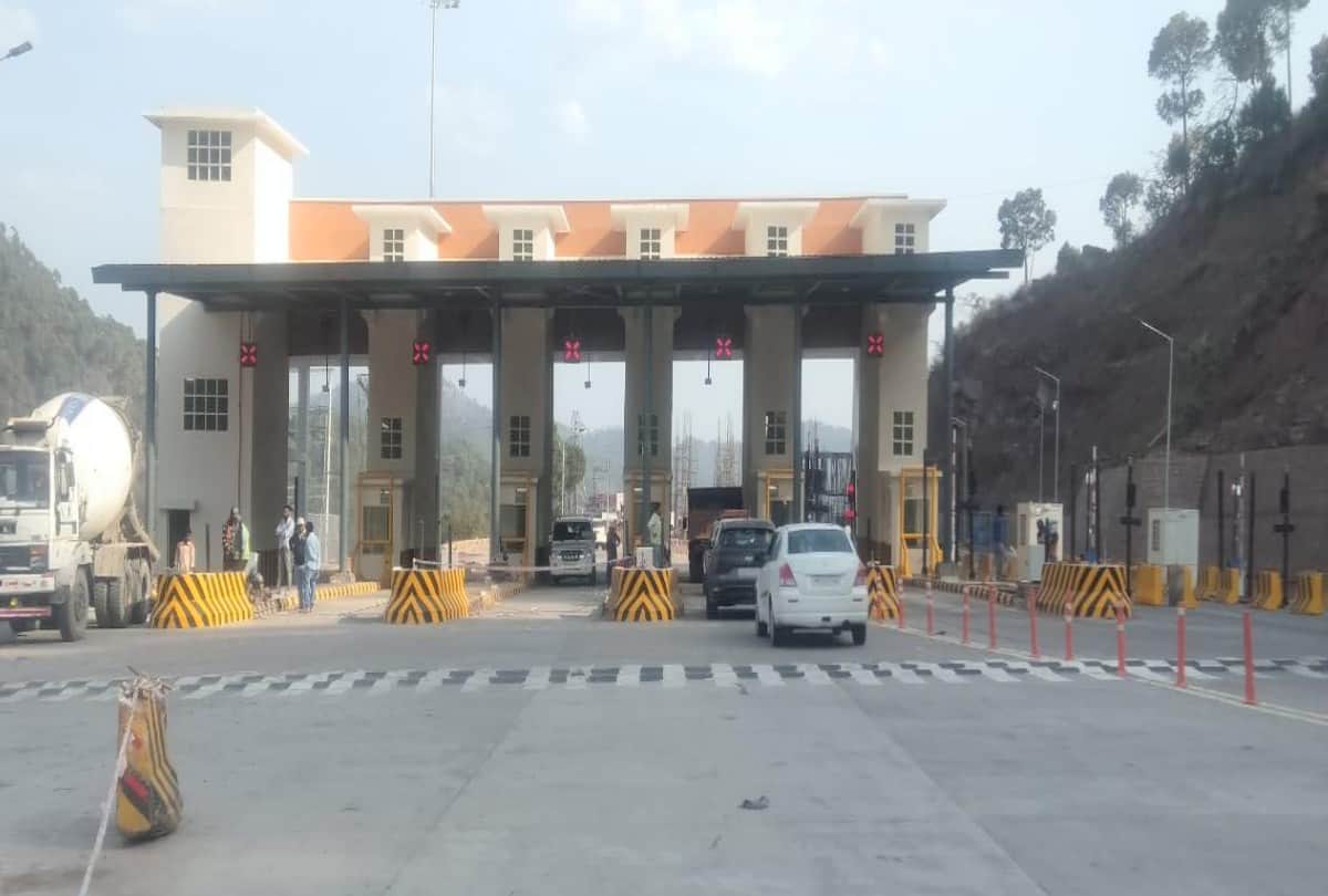 Transport minister Nitin Gadkari says Govt wants to end problem of long queues at toll plazas