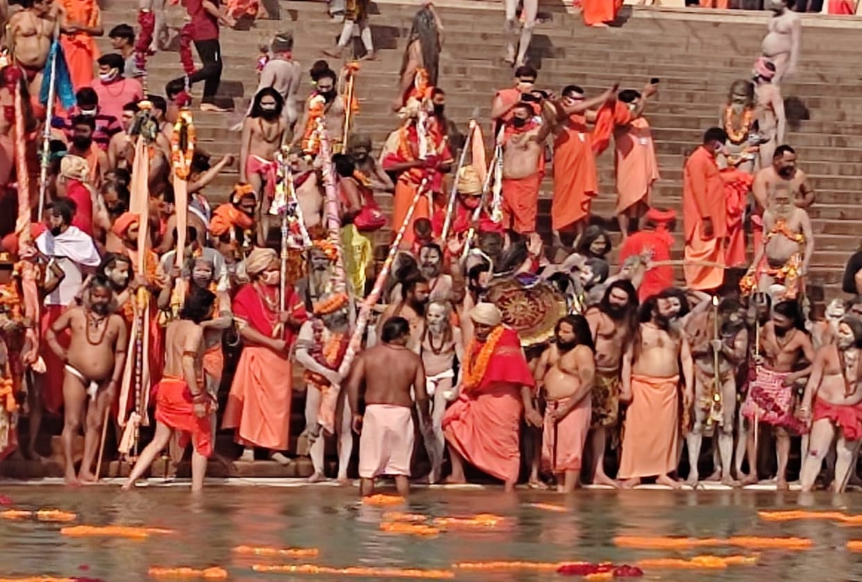 Haridwar Kumbh Mela 2021 : dispute on kumbh time between sanyasi and bairagi akharas since long time