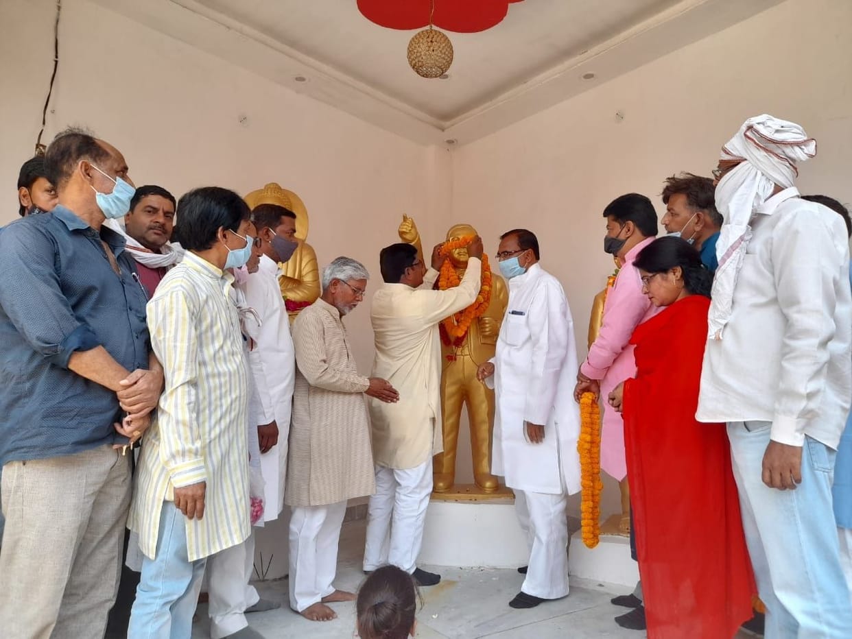 naee peedhee ke lie misaal hai do. aambedakar ka sangharsh